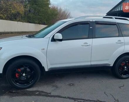 Белый Мицубиси Аутлендер, объемом двигателя 2.36 л и пробегом 185 тыс. км за 8950 $, фото 3 на Automoto.ua