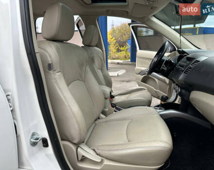 Белый Мицубиси Аутлендер, объемом двигателя 2.36 л и пробегом 160 тыс. км за 9299 $, фото 24 на Automoto.ua