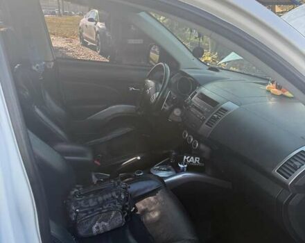 Білий Міцубісі Аутлендер, об'ємом двигуна 2.4 л та пробігом 230 тис. км за 9000 $, фото 9 на Automoto.ua