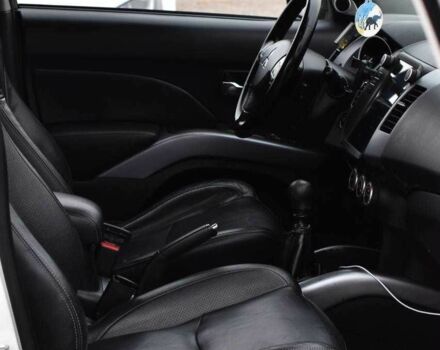 Білий Міцубісі Аутлендер, об'ємом двигуна 2.2 л та пробігом 275 тис. км за 9650 $, фото 13 на Automoto.ua