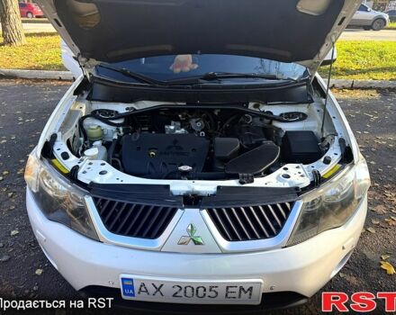 Белый Мицубиси Аутлендер, объемом двигателя 2.4 л и пробегом 230 тыс. км за 9000 $, фото 11 на Automoto.ua