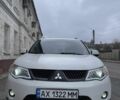 Белый Мицубиси Аутлендер, объемом двигателя 3 л и пробегом 259 тыс. км за 8846 $, фото 1 на Automoto.ua