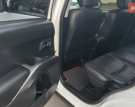 Белый Мицубиси Аутлендер, объемом двигателя 2.36 л и пробегом 185 тыс. км за 8950 $, фото 22 на Automoto.ua