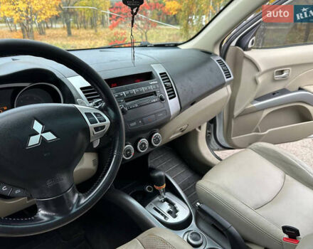 Белый Мицубиси Аутлендер, объемом двигателя 2.36 л и пробегом 160 тыс. км за 9299 $, фото 14 на Automoto.ua