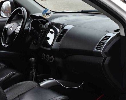 Білий Міцубісі Аутлендер, об'ємом двигуна 2.2 л та пробігом 275 тис. км за 9650 $, фото 14 на Automoto.ua