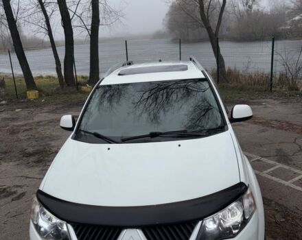 Белый Мицубиси Аутлендер, объемом двигателя 2.4 л и пробегом 329 тыс. км за 8800 $, фото 1 на Automoto.ua