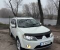 Білий Міцубісі Аутлендер, об'ємом двигуна 2.4 л та пробігом 329 тис. км за 10000 $, фото 1 на Automoto.ua