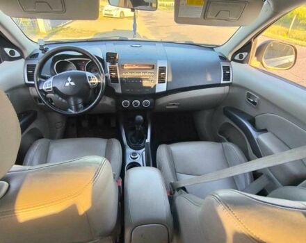 Белый Мицубиси Аутлендер, объемом двигателя 2 л и пробегом 170 тыс. км за 3744 $, фото 16 на Automoto.ua