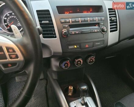 Білий Міцубісі Аутлендер, об'ємом двигуна 2.36 л та пробігом 178 тис. км за 10200 $, фото 21 на Automoto.ua