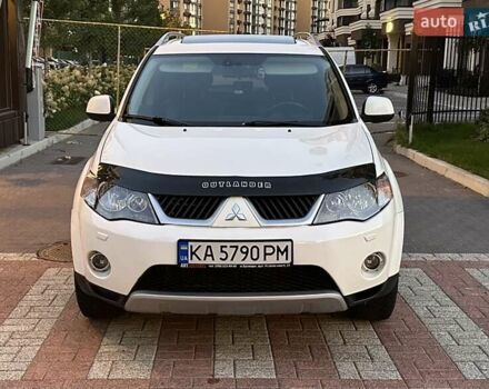 Белый Мицубиси Аутлендер, объемом двигателя 3 л и пробегом 224 тыс. км за 10600 $, фото 19 на Automoto.ua