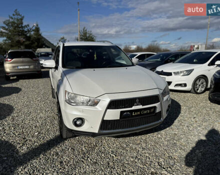 Белый Мицубиси Аутлендер, объемом двигателя 2.18 л и пробегом 271 тыс. км за 8700 $, фото 3 на Automoto.ua