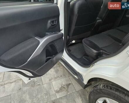 Білий Міцубісі Аутлендер, об'ємом двигуна 2.36 л та пробігом 178 тис. км за 10200 $, фото 25 на Automoto.ua