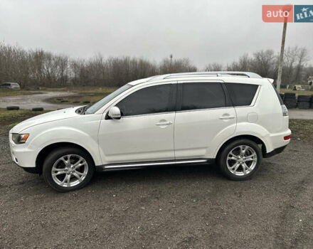 Белый Мицубиси Аутлендер, объемом двигателя 2.2 л и пробегом 266 тыс. км за 9300 $, фото 4 на Automoto.ua