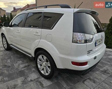 Білий Міцубісі Аутлендер, об'ємом двигуна 2.36 л та пробігом 178 тис. км за 10200 $, фото 5 на Automoto.ua