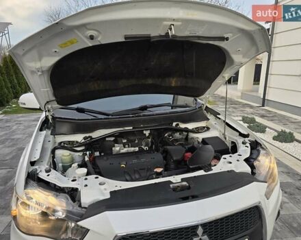 Білий Міцубісі Аутлендер, об'ємом двигуна 2.36 л та пробігом 178 тис. км за 10200 $, фото 38 на Automoto.ua