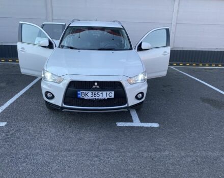 Білий Міцубісі Аутлендер, об'ємом двигуна 2.2 л та пробігом 260 тис. км за 11000 $, фото 3 на Automoto.ua