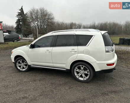 Белый Мицубиси Аутлендер, объемом двигателя 2.2 л и пробегом 266 тыс. км за 9300 $, фото 5 на Automoto.ua