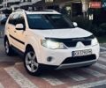 Белый Мицубиси Аутлендер, объемом двигателя 3 л и пробегом 224 тыс. км за 10600 $, фото 3 на Automoto.ua