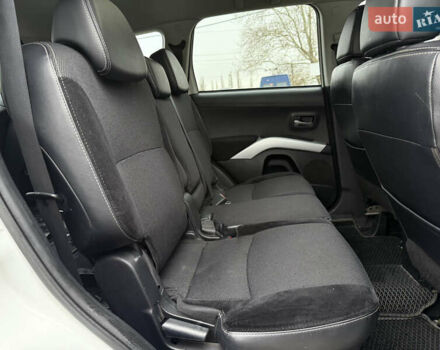 Белый Мицубиси Аутлендер, объемом двигателя 2.18 л и пробегом 227 тыс. км за 9999 $, фото 12 на Automoto.ua