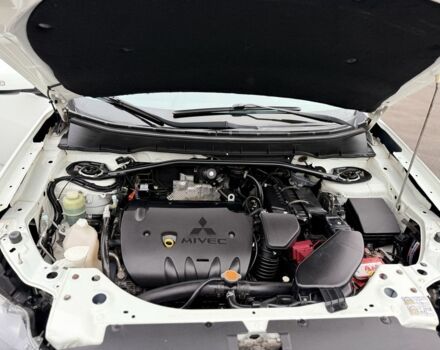 Білий Міцубісі Аутлендер, об'ємом двигуна 2.4 л та пробігом 250 тис. км за 10000 $, фото 7 на Automoto.ua