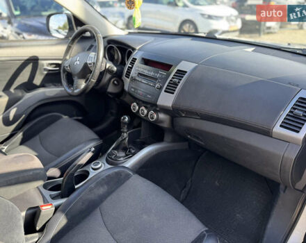 Белый Мицубиси Аутлендер, объемом двигателя 2.18 л и пробегом 271 тыс. км за 8700 $, фото 24 на Automoto.ua