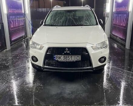 Белый Мицубиси Аутлендер, объемом двигателя 2.2 л и пробегом 260 тыс. км за 11000 $, фото 1 на Automoto.ua