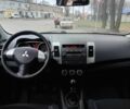 Білий Міцубісі Аутлендер, об'ємом двигуна 2 л та пробігом 240 тис. км за 5900 $, фото 3 на Automoto.ua