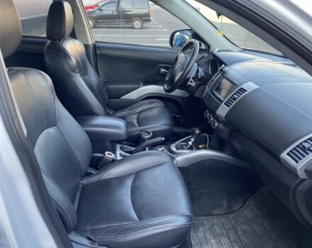 Білий Міцубісі Аутлендер, об'ємом двигуна 2.2 л та пробігом 260 тис. км за 11000 $, фото 16 на Automoto.ua