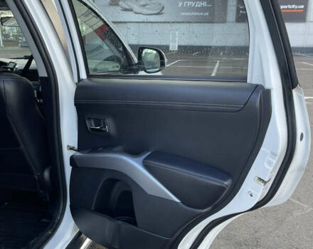 Білий Міцубісі Аутлендер, об'ємом двигуна 2.18 л та пробігом 198 тис. км за 11500 $, фото 39 на Automoto.ua