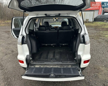 Белый Мицубиси Аутлендер, объемом двигателя 2.2 л и пробегом 266 тыс. км за 9300 $, фото 16 на Automoto.ua