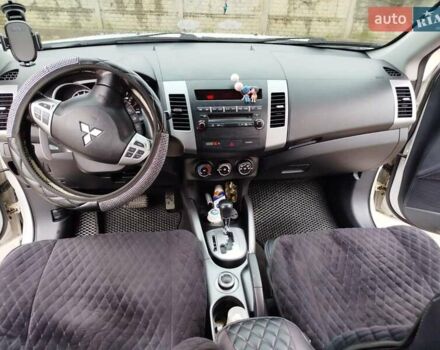 Мицубиси Аутлендер 2010 в Косове на Automoto.ua Белый Мицубиси Аутлендер, объемом двигателя 2.36 л и пробегом 283 тыс. км за 10000 $, фото 9 на Automoto.ua