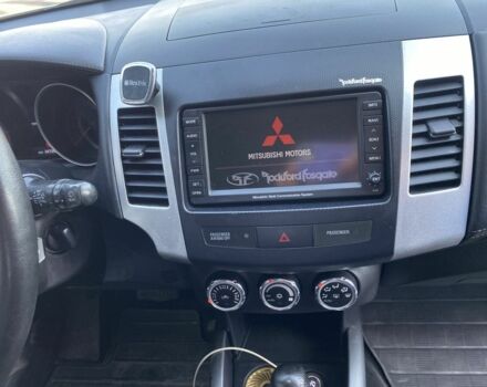 Білий Міцубісі Аутлендер, об'ємом двигуна 2.2 л та пробігом 260 тис. км за 11000 $, фото 14 на Automoto.ua