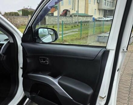 Білий Міцубісі Аутлендер, об'ємом двигуна 2.27 л та пробігом 243 тис. км за 9800 $, фото 27 на Automoto.ua