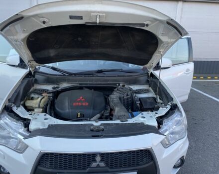 Білий Міцубісі Аутлендер, об'ємом двигуна 2.2 л та пробігом 260 тис. км за 11000 $, фото 6 на Automoto.ua