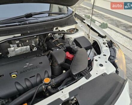 Білий Міцубісі Аутлендер, об'ємом двигуна 2.36 л та пробігом 178 тис. км за 10200 $, фото 39 на Automoto.ua