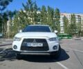 Белый Мицубиси Аутлендер, объемом двигателя 3 л и пробегом 240 тыс. км за 10999 $, фото 1 на Automoto.ua