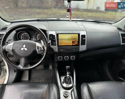 Белый Мицубиси Аутлендер, объемом двигателя 2.2 л и пробегом 266 тыс. км за 9300 $, фото 12 на Automoto.ua