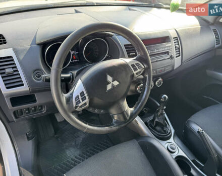 Белый Мицубиси Аутлендер, объемом двигателя 2.18 л и пробегом 271 тыс. км за 8700 $, фото 15 на Automoto.ua