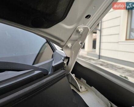 Білий Міцубісі Аутлендер, об'ємом двигуна 2.36 л та пробігом 178 тис. км за 10200 $, фото 41 на Automoto.ua