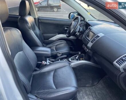 Белый Мицубиси Аутлендер, объемом двигателя 2.2 л и пробегом 260 тыс. км за 11000 $, фото 15 на Automoto.ua