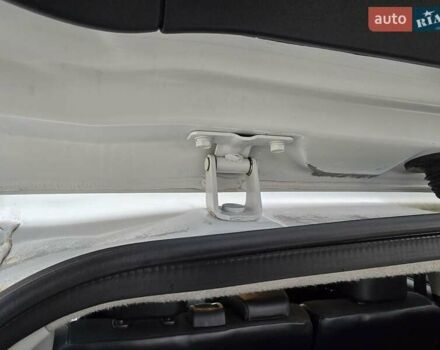 Білий Міцубісі Аутлендер, об'ємом двигуна 2.36 л та пробігом 178 тис. км за 10200 $, фото 37 на Automoto.ua