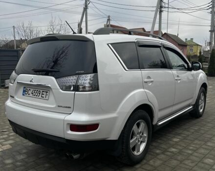 Белый Мицубиси Аутлендер, объемом двигателя 2.3 л и пробегом 257 тыс. км за 10300 $, фото 2 на Automoto.ua