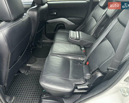 Белый Мицубиси Аутлендер, объемом двигателя 2.2 л и пробегом 266 тыс. км за 9300 $, фото 14 на Automoto.ua