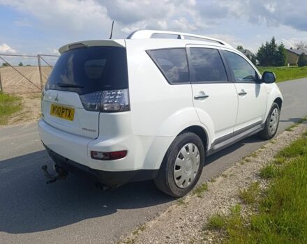 Белый Мицубиси Аутлендер, объемом двигателя 2 л и пробегом 170 тыс. км за 3744 $, фото 1 на Automoto.ua