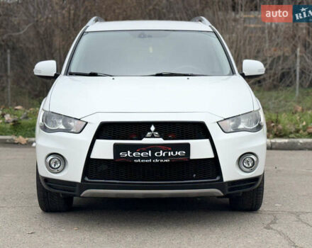 Белый Мицубиси Аутлендер, объемом двигателя 2.18 л и пробегом 227 тыс. км за 9999 $, фото 1 на Automoto.ua
