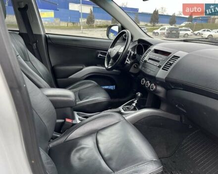 Білий Міцубісі Аутлендер, об'ємом двигуна 2.2 л та пробігом 245 тис. км за 10300 $, фото 16 на Automoto.ua