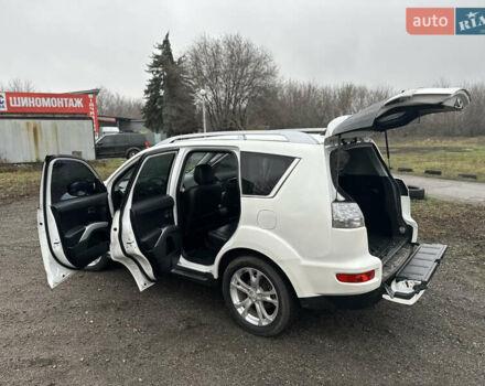 Белый Мицубиси Аутлендер, объемом двигателя 2.2 л и пробегом 266 тыс. км за 9300 $, фото 17 на Automoto.ua