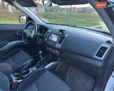 Білий Міцубісі Аутлендер, об'ємом двигуна 2.3 л та пробігом 160 тис. км за 10200 $, фото 20 на Automoto.ua