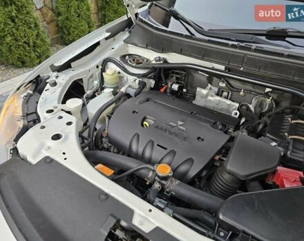 Білий Міцубісі Аутлендер, об'ємом двигуна 2.36 л та пробігом 178 тис. км за 10200 $, фото 40 на Automoto.ua