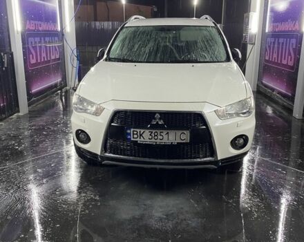 Білий Міцубісі Аутлендер, об'ємом двигуна 2.2 л та пробігом 260 тис. км за 11000 $, фото 1 на Automoto.ua